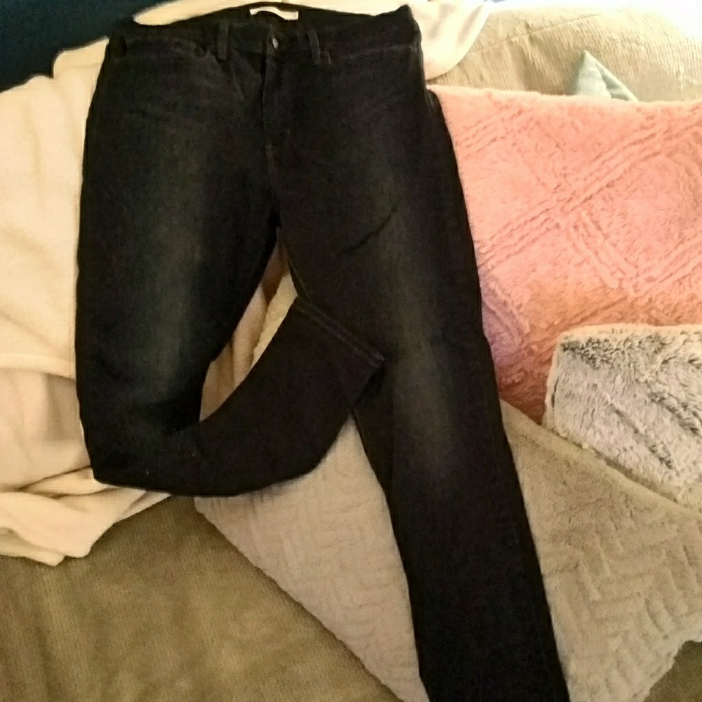 Levis Dark Wash Slimming Skinny Jeans